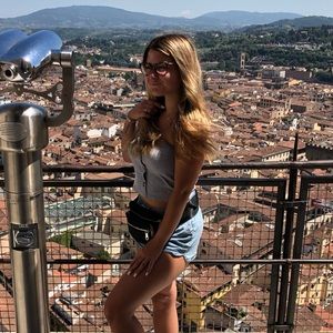 Meet your Posher, Val